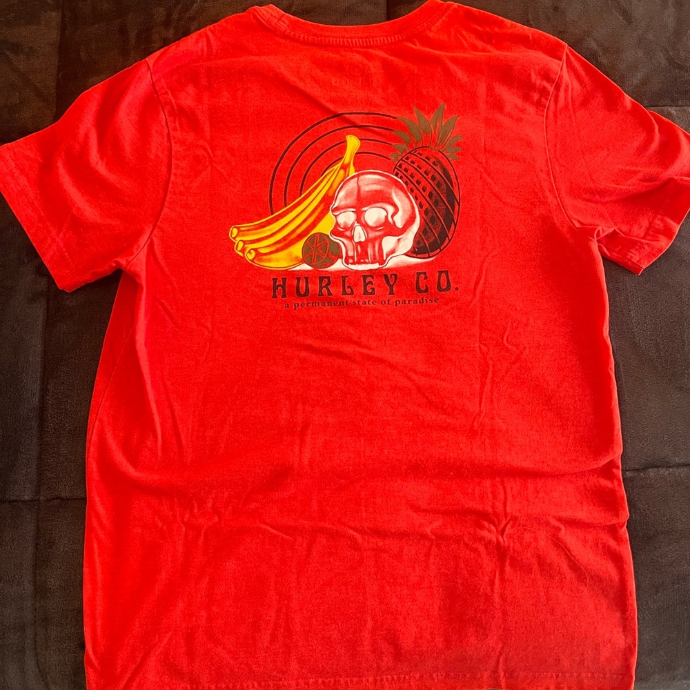 Hurley Red Short Sleeve Tee with Bold Skull Graphic